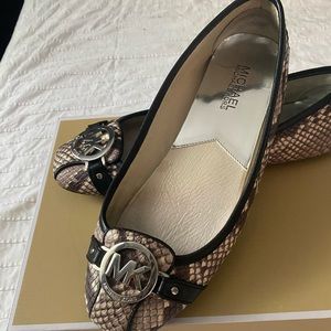 Michael Kors flat snake print